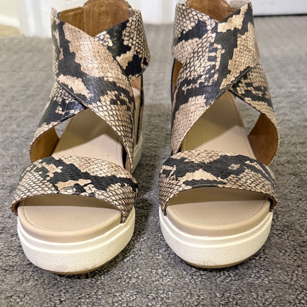 NWOT Dr. Scholl's Snakeskin Wedge Sandals - Black and Tan - Picture 8 of 8